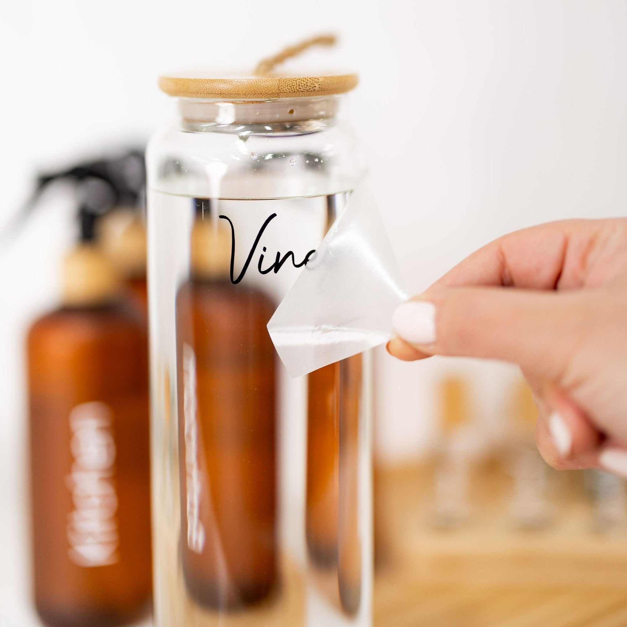 Store your liquids in style with our 1L glass bottle with bamboo twine lid. It is the perfect addition for a more organised laundry. 